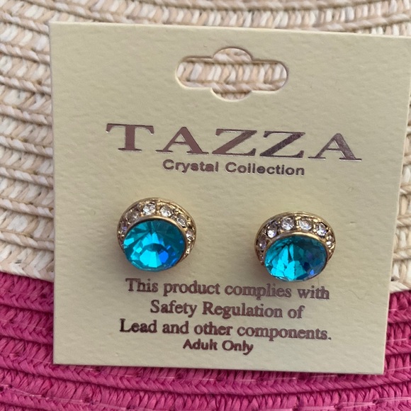 Tazza Jewelry - NWT Fashion earrings aqua color and rhinestones around the edge